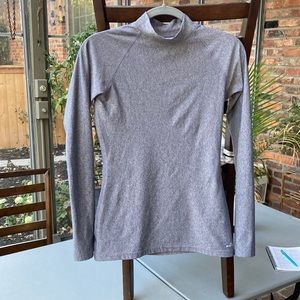 Warm long sleeve shirt with thumb holes